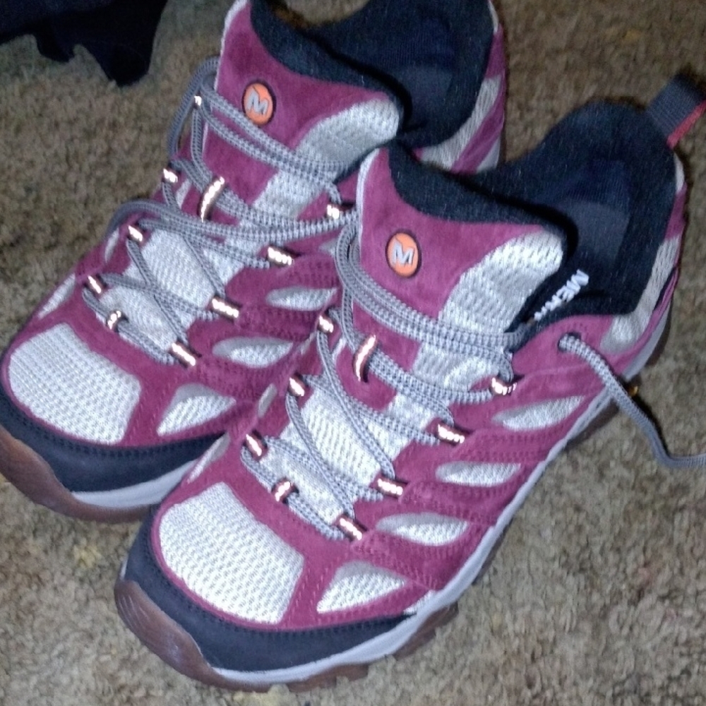 Merrell Gray Sneakers with Breathable Mesh and Sporty Design